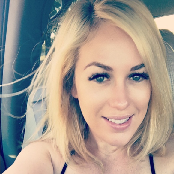 Meet your Posher, Christina - Picture 4 of 5